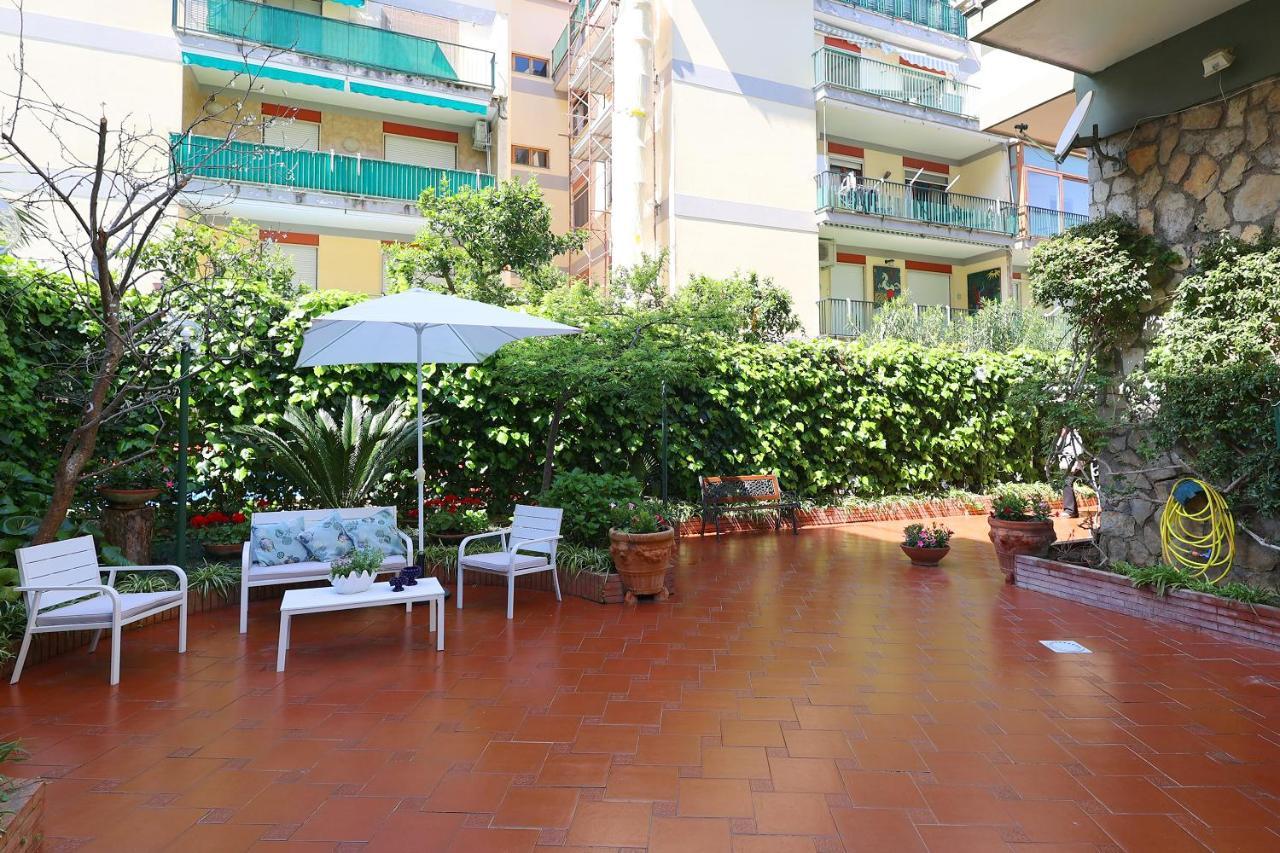 Garden House Giulia Apartment Соренто Екстериор снимка