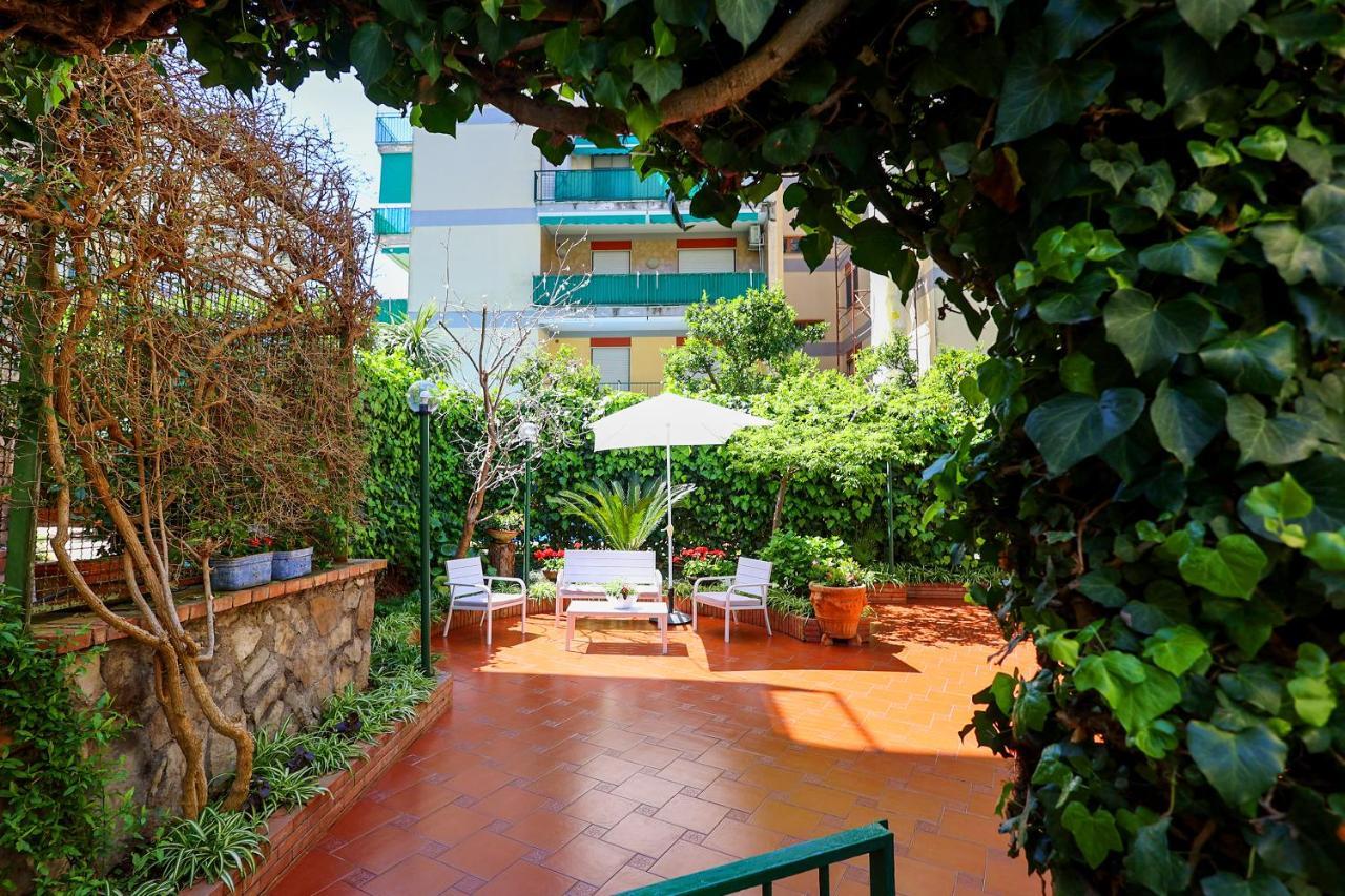 Garden House Giulia Apartment Соренто Екстериор снимка