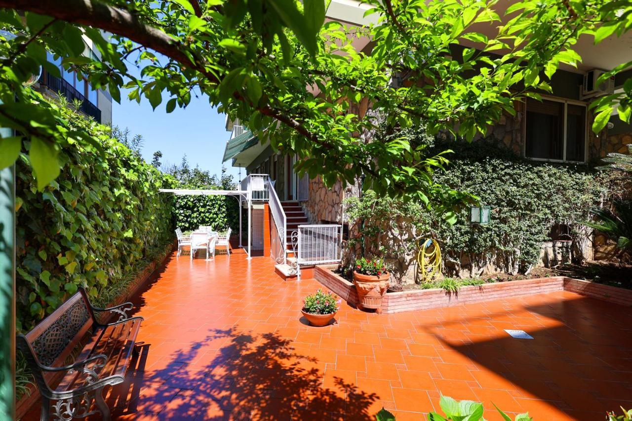 Garden House Giulia Apartment Соренто Екстериор снимка