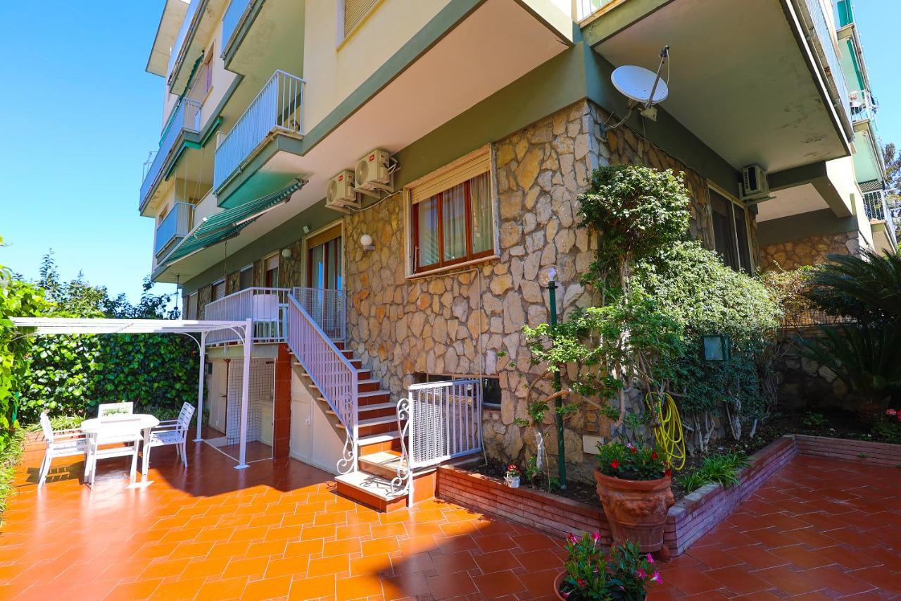 Garden House Giulia Apartment Соренто Екстериор снимка