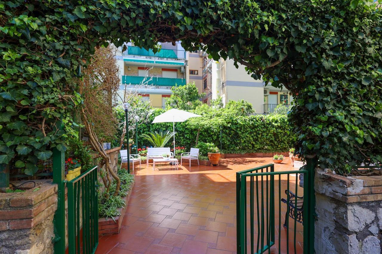 Garden House Giulia Apartment Соренто Екстериор снимка